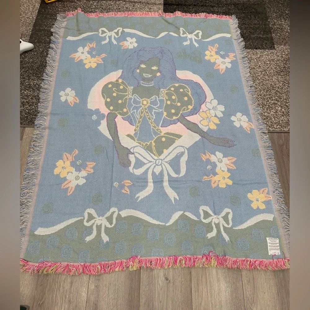 Barbie Vintage Woven Tapestry Blanket - Picture 4 of 5